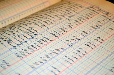 DIY accounting vs hiring an accountant: what is the right choice?