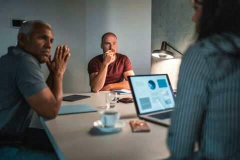 Data-driven decision-making: sales, marketing and social media