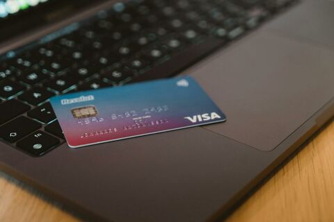 Business credit: how a business credit card helps your startup
