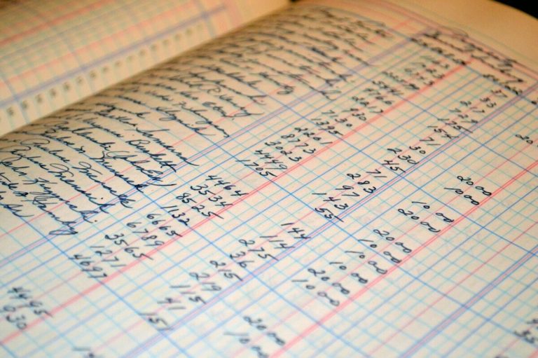 DIY accounting vs hiring an accountant: what is the right choice?