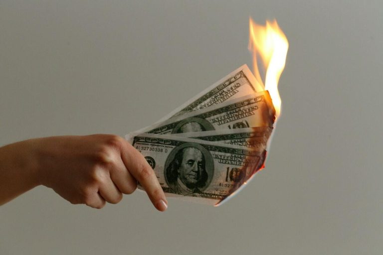 What is the difference between cashflow and profit?